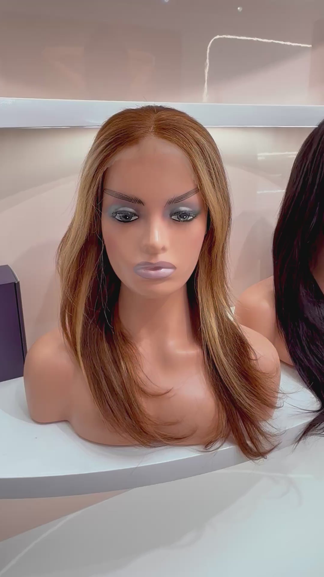 Load and play video in Gallery viewer, HIHAIR® OMBRE HIGHLIGHTS STRAIGHT 13*4 LACE FRONTAL WIG - 100% HUMAN VIRGIN HAIR
